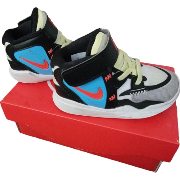 Kids multi-colored Kyrie Infinity SE sneakers size 5 - Picture 1 of 6